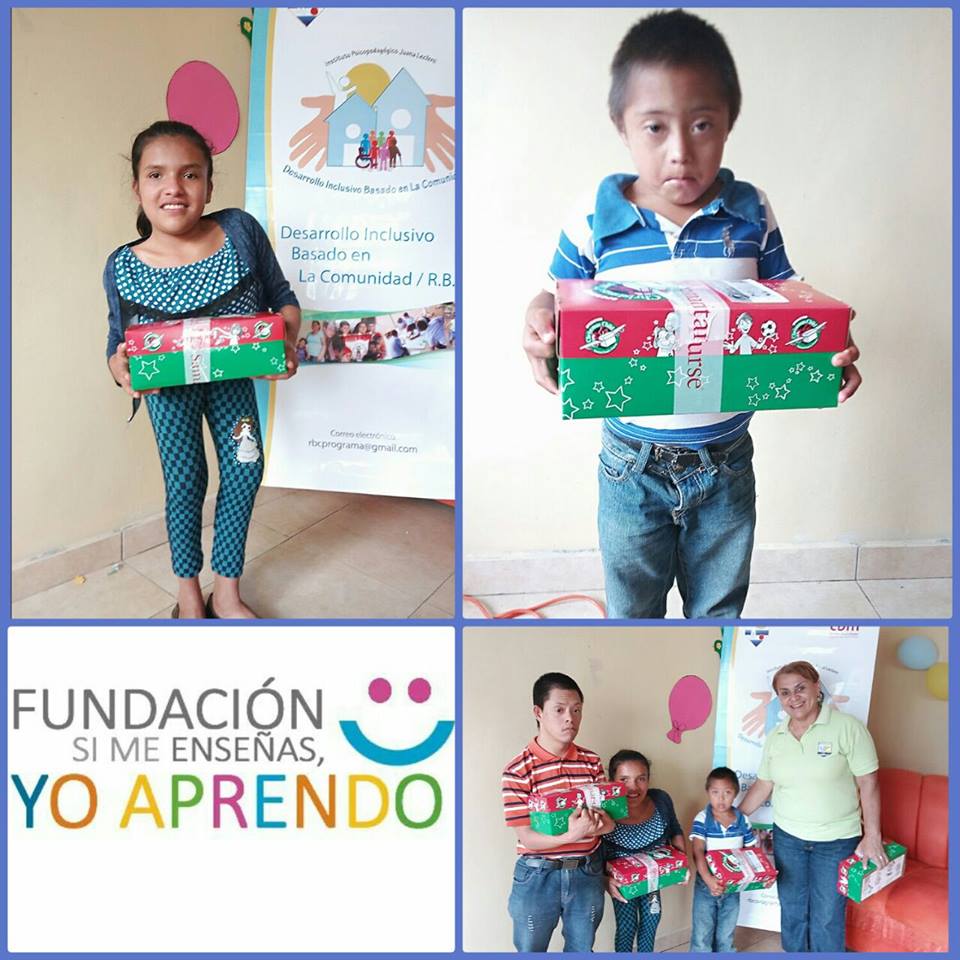 A la Izquierda Denia recibiendo su regalo del Instituto Juana Leclerc en dias de navidad
